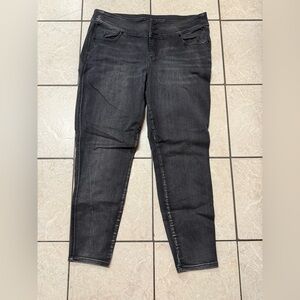 Lane Bryant Women’s Size 20 Black Denim Jeans 3-Button High Rise